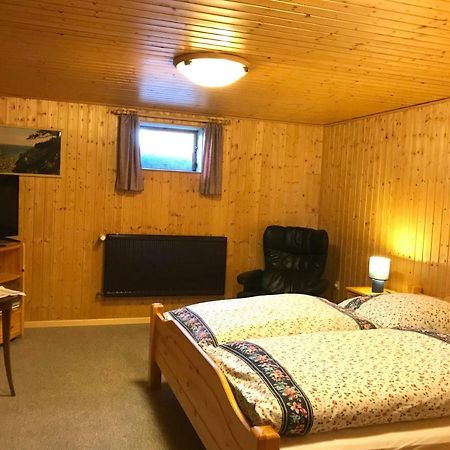 Schoenes Kellerzimmer Mit Bad Apartment Mittelangeln Exterior foto
