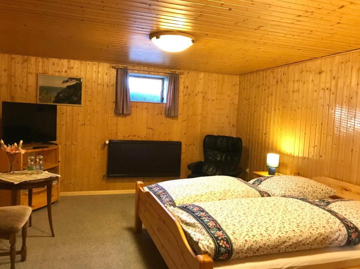 Schoenes Kellerzimmer Mit Bad Apartment Mittelangeln Exterior foto